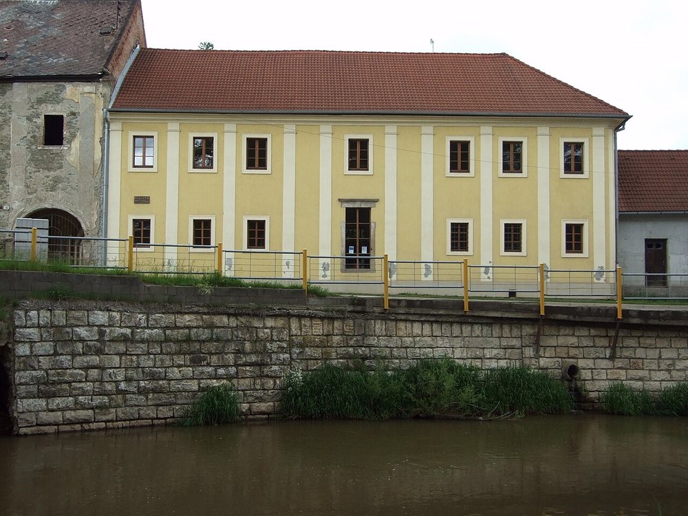 Kaštieľ a letohrádok Dardanely v Markušovciach