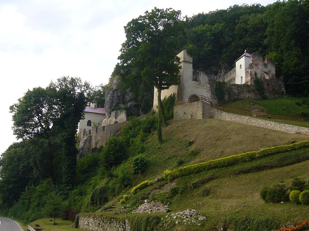 Kláštor Skalka nad Váhom
